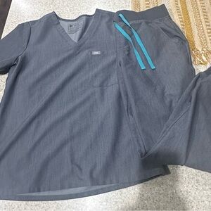 Figs Charcoal Scrub Set with Aqua Accents